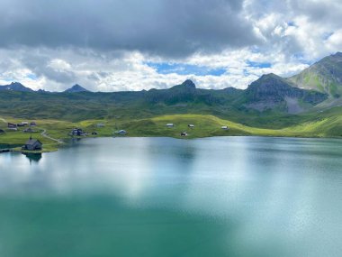 Uri Alp Dağları 'ndaki Melchsee ya da Melch Gölü, Kerns - İsviçre' nin Obwald Kantonu (Kanton Obwalden, Schweiz)