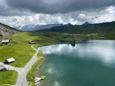 Uri Alp Dağları 'ndaki Melchsee ya da Melch Gölü, Kerns - İsviçre' nin Obwald Kantonu (Kanton Obwalden, Schweiz)