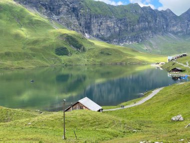 Uri Alp Dağları 'ndaki Melchsee ya da Melch Gölü, Kerns - İsviçre' nin Obwald Kantonu (Kanton Obwalden, Schweiz)