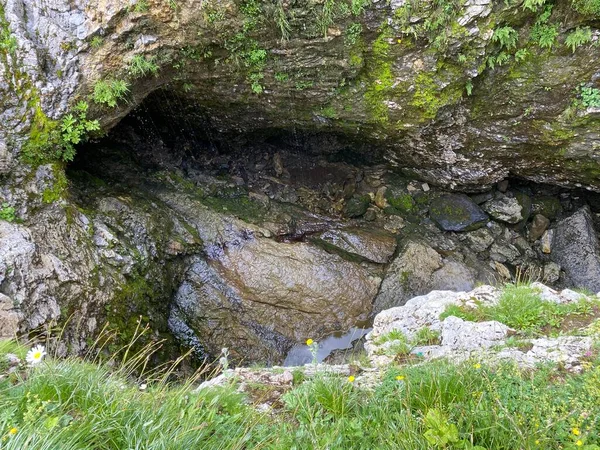 Der Abgrund Staeubiloch Oder Staubiloch Des Melchsees Oder Eine Höhle — Stockfoto