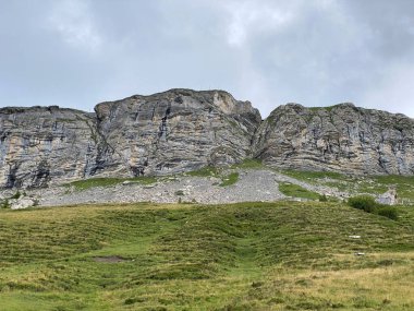 Alp Dağları 'ndaki Melchsee (ya da Melch Gölü) ve Tannensee (ya da Tannen Gölü) dağları arasında Uri Alpleri dağ kütlesi, Melchtal - İsviçre' deki Obwald Kantonu (Kanton Obwalden, Schweiz)