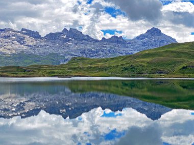 Uri Alp Dağları 'ndaki Tannensee ya da Tannen Gölü, Kerns - İsviçre Obwald Kantonu (Kanton Obwalden, Schweiz)