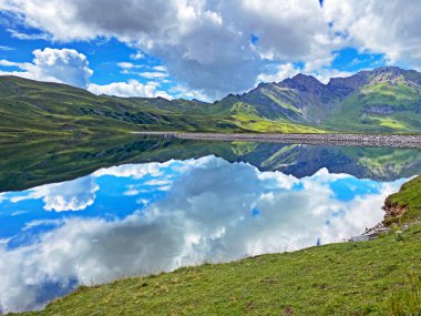 Uri Alp Dağları 'ndaki Tannensee ya da Tannen Gölü, Kerns - İsviçre Obwald Kantonu (Kanton Obwalden, Schweiz)