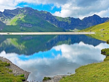 Uri Alp Dağları 'ndaki Tannensee ya da Tannen Gölü, Kerns - İsviçre Obwald Kantonu (Kanton Obwalden, Schweiz)