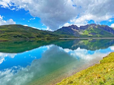 Uri Alp Dağları 'ndaki Tannensee ya da Tannen Gölü, Kerns - İsviçre Obwald Kantonu (Kanton Obwalden, Schweiz)