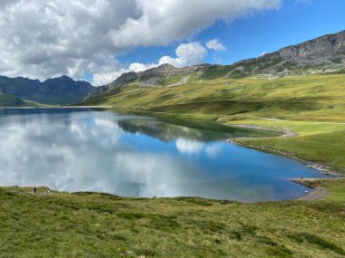 Uri Alp Dağları 'ndaki Tannensee ya da Tannen Gölü, Kerns - İsviçre Obwald Kantonu (Kanton Obwalden, Schweiz)