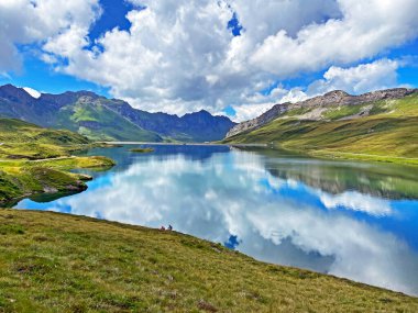Uri Alp Dağları 'ndaki Tannensee ya da Tannen Gölü, Kerns - İsviçre Obwald Kantonu (Kanton Obwalden, Schweiz)