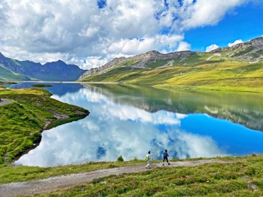 Uri Alp Dağları 'ndaki Tannensee ya da Tannen Gölü, Kerns - İsviçre Obwald Kantonu (Kanton Obwalden, Schweiz)