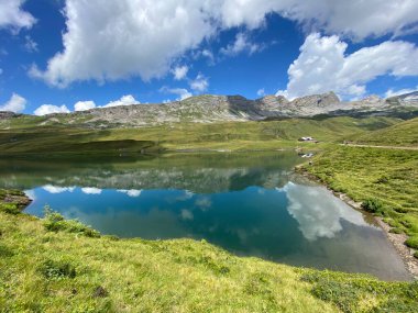Uri Alp Dağları 'ndaki Tannensee ya da Tannen Gölü, Kerns - İsviçre Obwald Kantonu (Kanton Obwalden, Schweiz)