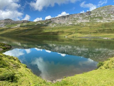 Uri Alp Dağları 'ndaki Tannensee ya da Tannen Gölü, Kerns - İsviçre Obwald Kantonu (Kanton Obwalden, Schweiz)