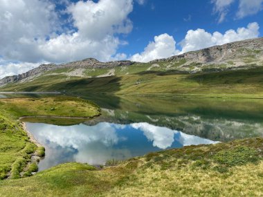 Uri Alp Dağları 'ndaki Tannensee ya da Tannen Gölü, Kerns - İsviçre Obwald Kantonu (Kanton Obwalden, Schweiz)