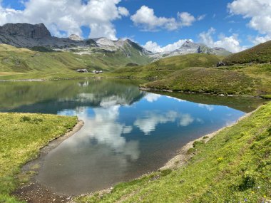 Uri Alp Dağları 'ndaki Tannensee ya da Tannen Gölü, Kerns - İsviçre Obwald Kantonu (Kanton Obwalden, Schweiz)