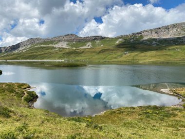 Uri Alp Dağları 'ndaki Tannensee ya da Tannen Gölü, Kerns - İsviçre Obwald Kantonu (Kanton Obwalden, Schweiz)