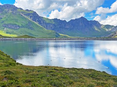 Uri Alp Dağları 'ndaki Tannensee ya da Tannen Gölü, Kerns - İsviçre Obwald Kantonu (Kanton Obwalden, Schweiz)