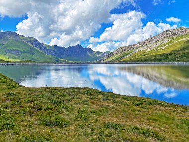 Uri Alp Dağları 'ndaki Tannensee ya da Tannen Gölü, Kerns - İsviçre Obwald Kantonu (Kanton Obwalden, Schweiz)