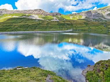 Uri Alp Dağları 'ndaki Tannensee ya da Tannen Gölü, Kerns - İsviçre Obwald Kantonu (Kanton Obwalden, Schweiz)