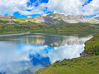 Uri Alp Dağları 'ndaki Tannensee ya da Tannen Gölü, Kerns - İsviçre Obwald Kantonu (Kanton Obwalden, Schweiz)