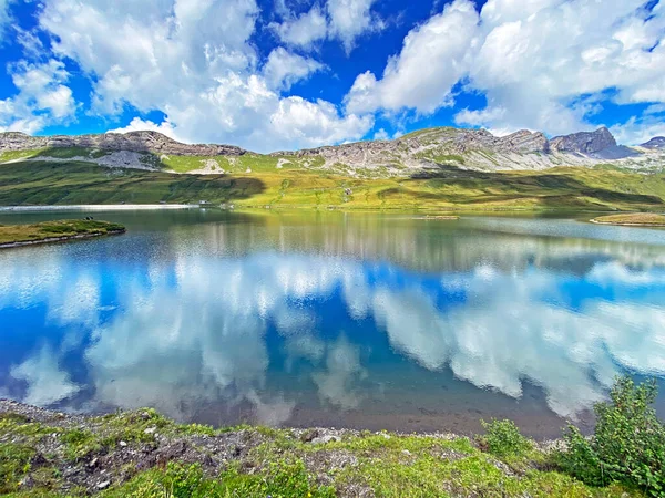 케인스에 알프스 산맥의 지대에 호수나 스위스오 왈드의 Kanton Obwalden Schweiz — 스톡 사진