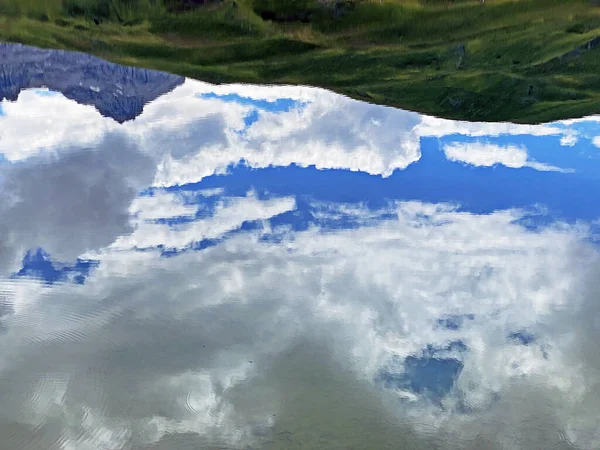 Reflet Ciel Soleil Depuis Surface Lac Alpin Melchsee Dans Massif — Photo
