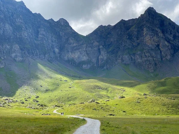 Trails for walking, hiking, sports and recreation on the slopes of the Melchtal alpine valley and in the Uri Alps mountain massif, Kerns - Canton of Obwald, Switzerland (Kanton Obwalden, Schweiz)