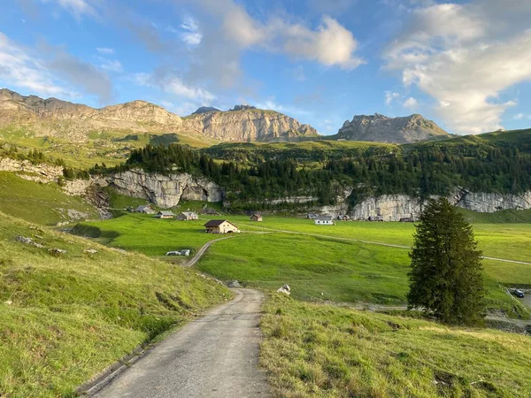 Trails for walking, hiking, sports and recreation on the slopes of the Melchtal alpine valley and in the Uri Alps mountain massif, Kerns - Canton of Obwald, Switzerland (Kanton Obwalden, Schweiz)