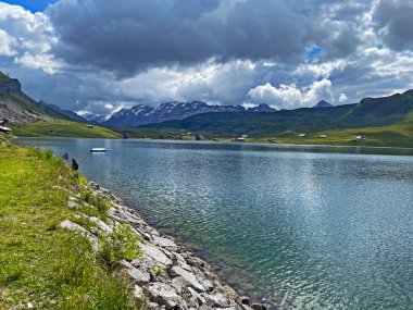 Uri Alp Dağları 'ndaki Melchsee ya da Melch Gölü, Kerns - İsviçre' nin Obwald Kantonu (Kanton Obwalden, Schweiz)
