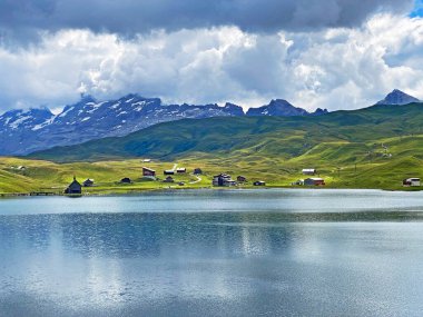 Uri Alp Dağları 'ndaki Melchsee ya da Melch Gölü, Kerns - İsviçre' nin Obwald Kantonu (Kanton Obwalden, Schweiz)
