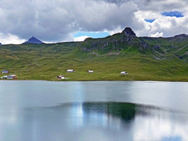 Uri Alp Dağları 'ndaki Melchsee ya da Melch Gölü, Kerns - İsviçre' nin Obwald Kantonu (Kanton Obwalden, Schweiz)