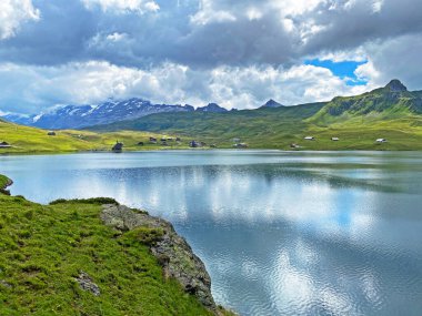 Uri Alp Dağları 'ndaki Melchsee ya da Melch Gölü, Kerns - İsviçre' nin Obwald Kantonu (Kanton Obwalden, Schweiz)