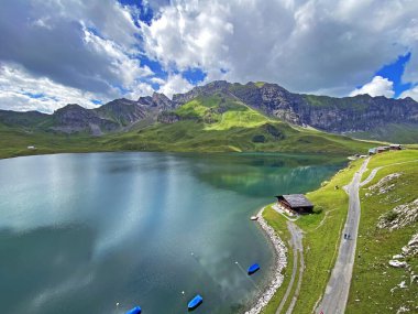 Uri Alp Dağları 'ndaki Melchsee ya da Melch Gölü, Kerns - İsviçre' nin Obwald Kantonu (Kanton Obwalden, Schweiz)