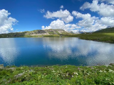 Uri Alp Dağları 'ndaki Melchsee ya da Melch Gölü, Kerns - İsviçre' nin Obwald Kantonu (Kanton Obwalden, Schweiz)