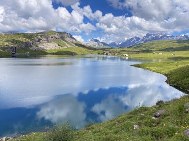 Uri Alp Dağları 'ndaki Melchsee ya da Melch Gölü, Kerns - İsviçre' nin Obwald Kantonu (Kanton Obwalden, Schweiz)