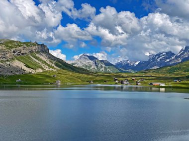 Uri Alp Dağları 'ndaki Melchsee ya da Melch Gölü, Kerns - İsviçre' nin Obwald Kantonu (Kanton Obwalden, Schweiz)
