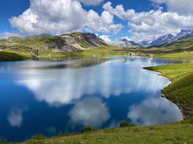 Uri Alp Dağları 'ndaki Melchsee ya da Melch Gölü, Kerns - İsviçre' nin Obwald Kantonu (Kanton Obwalden, Schweiz)