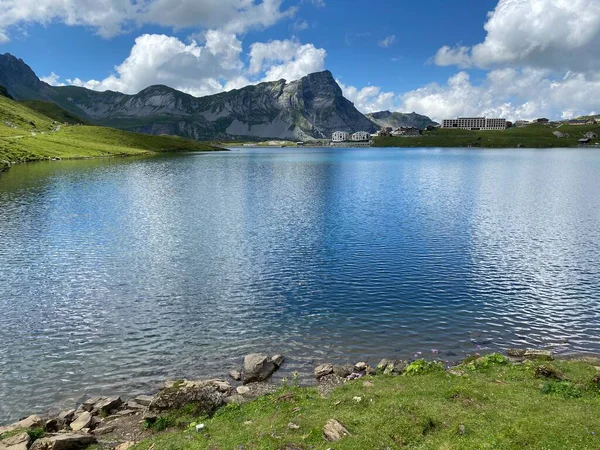 Uri Alp Dağları 'ndaki Melchsee ya da Melch Gölü, Kerns - İsviçre' nin Obwald Kantonu (Kanton Obwalden, Schweiz)