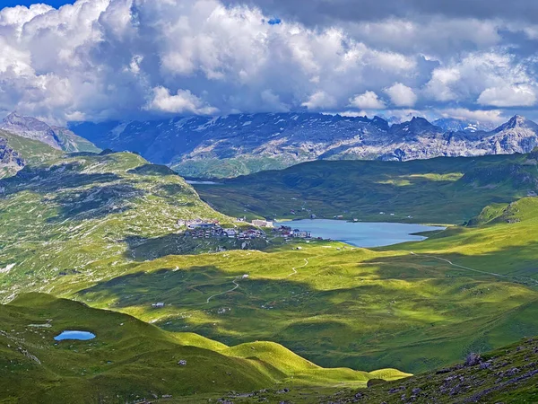 Uri Alp Dağları 'ndaki Melchsee ya da Melch Gölü, Kerns - İsviçre' nin Obwald Kantonu (Kanton Obwalden, Schweiz)