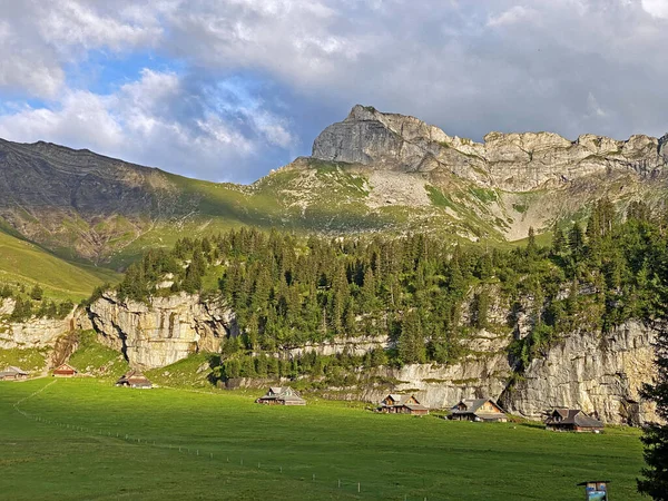 Picos Alpinos Chli Haupt Murmelchopf Haupt Brnighaupt Bruenighaupt Oder Brunighaupt — Foto de Stock