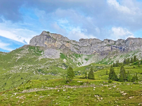 Alpine Peaks Chli Haupt Murmelchopf Haupt Brnighaupt Bruenighaupt Oder Brunighaupt — Fotografia de Stock