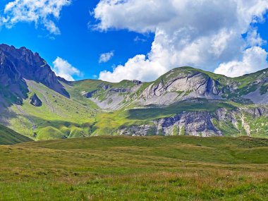 Alp kaya levhası Leiteren zirvenin altında Chli Haupt Murmelchopf ve Aa Alp yaylası üzerinde Melchtal Kanton of Obwald, İsviçre (Kanton Obwalden, Schweiz)