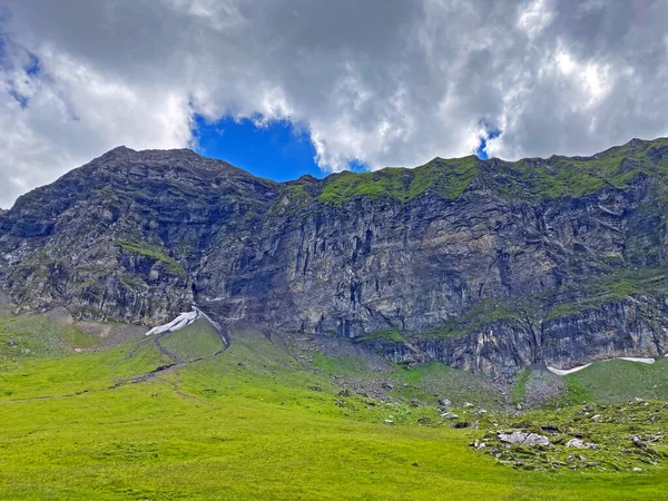 Picos Alpinos Glogghues Glogghus Fulenberg Sobre Lago Melchsee Macizo Montañoso — Foto de Stock