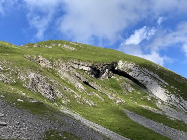 İsviçre 'nin Uri Alpleri' ndeki kayalar ve taşlar, Melchtal - İsviçre 'nin Obwald Kantonu (Kanton Obwalden, Schweiz)