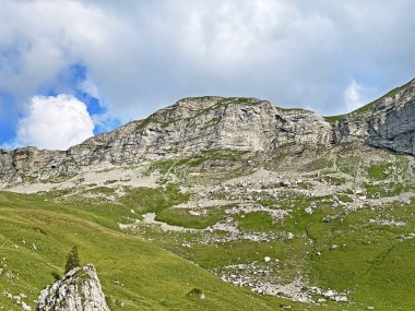 İsviçre 'nin Uri Alpleri' ndeki kayalar ve taşlar, Melchtal - İsviçre 'nin Obwald Kantonu (Kanton Obwalden, Schweiz)