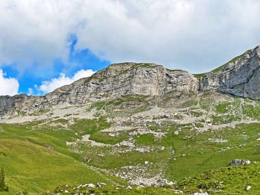 İsviçre 'nin Uri Alpleri' ndeki kayalar ve taşlar, Melchtal - İsviçre 'nin Obwald Kantonu (Kanton Obwalden, Schweiz)