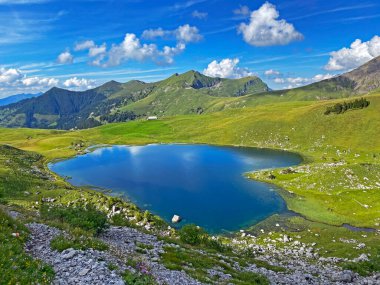Uri Alp Dağları 'ndaki Seefeldsee ya da Seefeld Gölü, Sachseln - Obwald Kantonu, İsviçre (Kanton Obwalden, Schweiz)