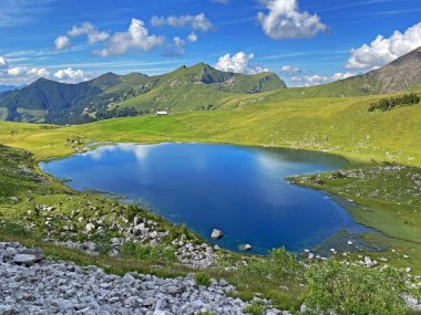Uri Alp Dağları 'ndaki Seefeldsee ya da Seefeld Gölü, Sachseln - Obwald Kantonu, İsviçre (Kanton Obwalden, Schweiz)