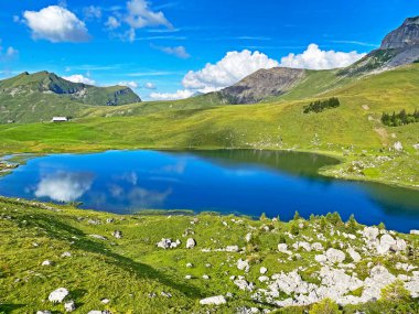 Uri Alp Dağları 'ndaki Seefeldsee ya da Seefeld Gölü, Sachseln - Obwald Kantonu, İsviçre (Kanton Obwalden, Schweiz)