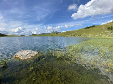Uri Alp Dağları 'ndaki Seefeldsee ya da Seefeld Gölü, Sachseln - Obwald Kantonu, İsviçre (Kanton Obwalden, Schweiz)