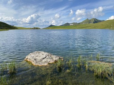Uri Alp Dağları 'ndaki Seefeldsee ya da Seefeld Gölü, Sachseln - Obwald Kantonu, İsviçre (Kanton Obwalden, Schweiz)