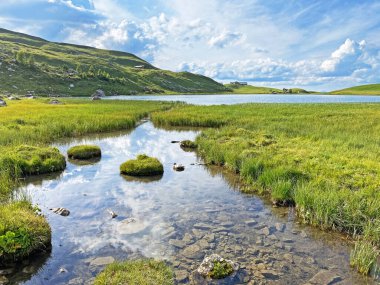 Uri Alp Dağları 'ndaki Seefeldsee ya da Seefeld Gölü, Sachseln - Obwald Kantonu, İsviçre (Kanton Obwalden, Schweiz)