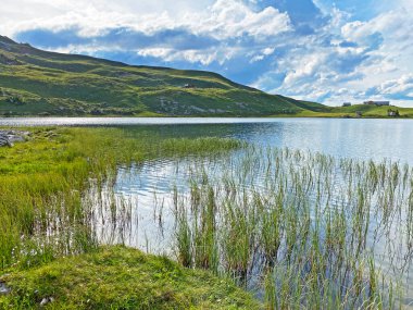 Uri Alp Dağları 'ndaki Seefeldsee ya da Seefeld Gölü, Sachseln - Obwald Kantonu, İsviçre (Kanton Obwalden, Schweiz)